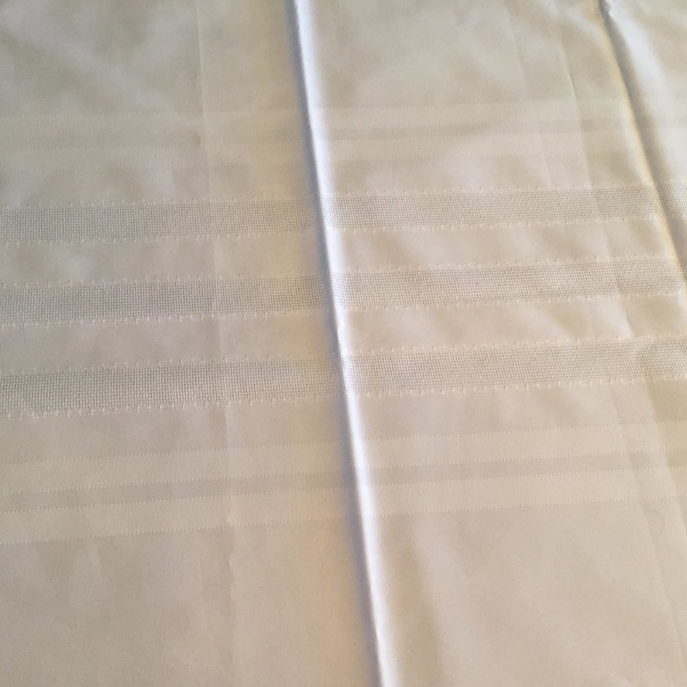 Tablecloth #2375 - Picture 2 of 3